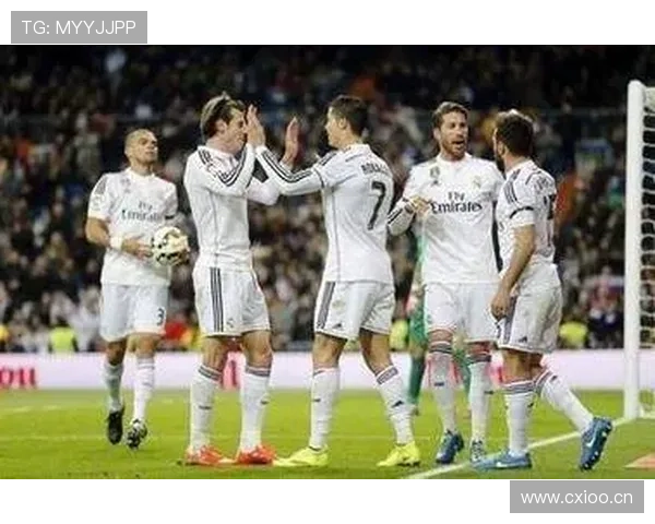 克罗斯离队后,皇马中场控制力出现断层,攻防转换稳定性面临考验 克罗斯离队后,皇马中场控制力出现断层,攻防转换稳定性面临考验