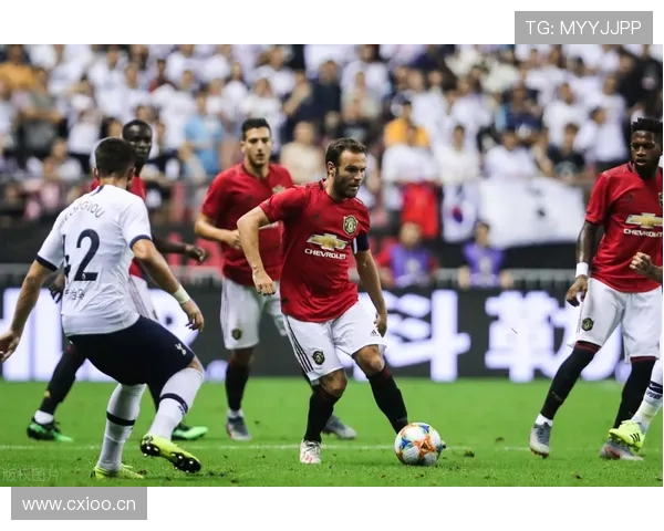 卡塞米罗与坎特在强强对话中由拦截驱动形成单点屏障分化