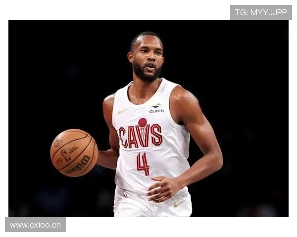 埃文·莫布里内线防守拉开空间提升骑士攻防转换效率