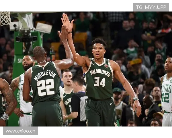 米德尔顿无球跑位制造空位，较字母哥更稳定外线